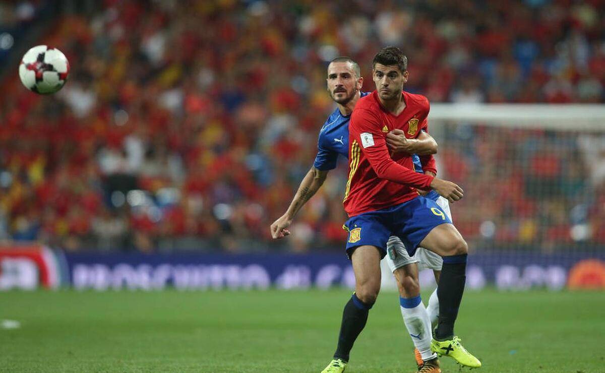 荷兰连扳两球胜意大利晋级