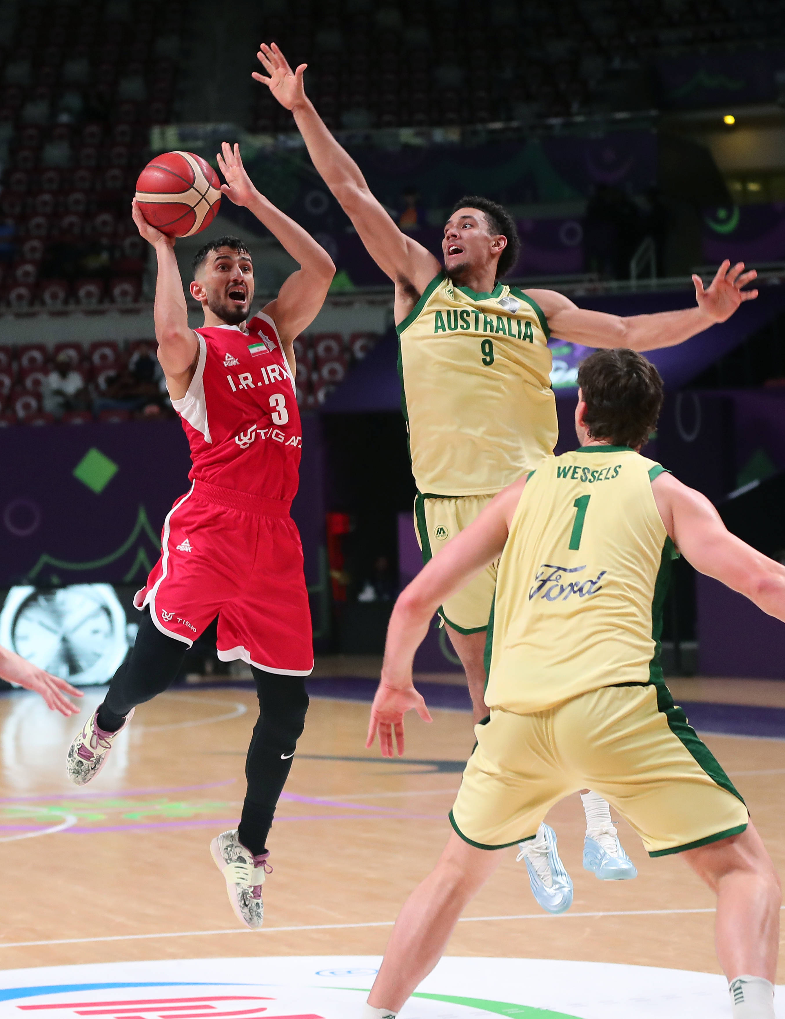 三亿体育体育教练-包含澳大利亚队备战亚洲杯,全队团结一心追求胜利的词条