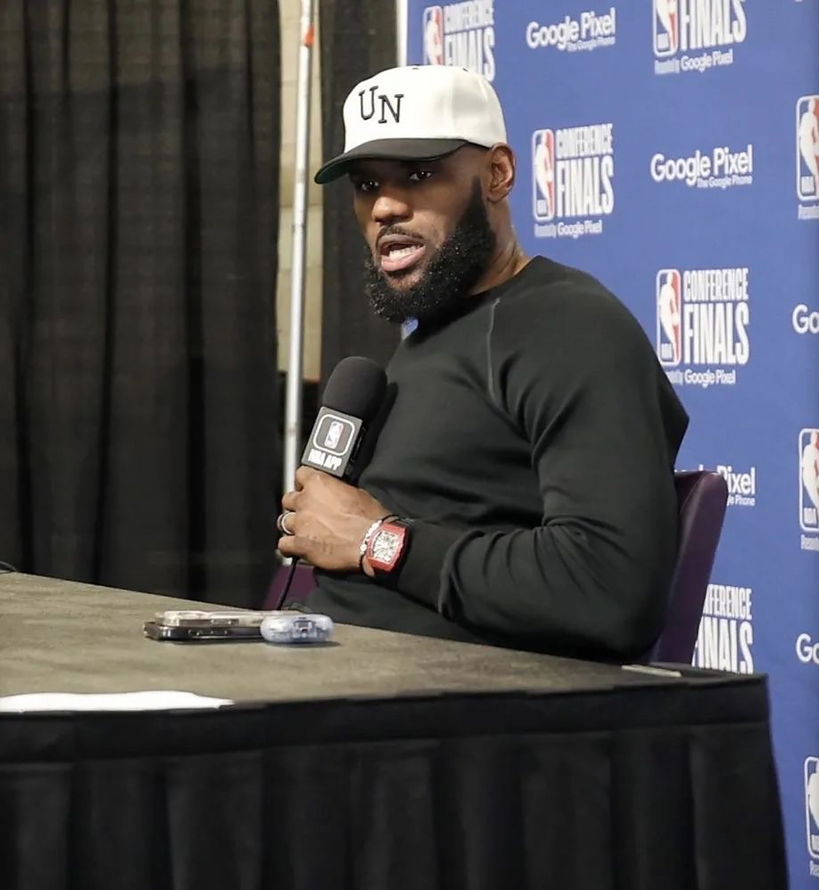 三亿体育体育登录入口-詹姆斯锁篮板,湖人无缘西部决赛的简单介绍