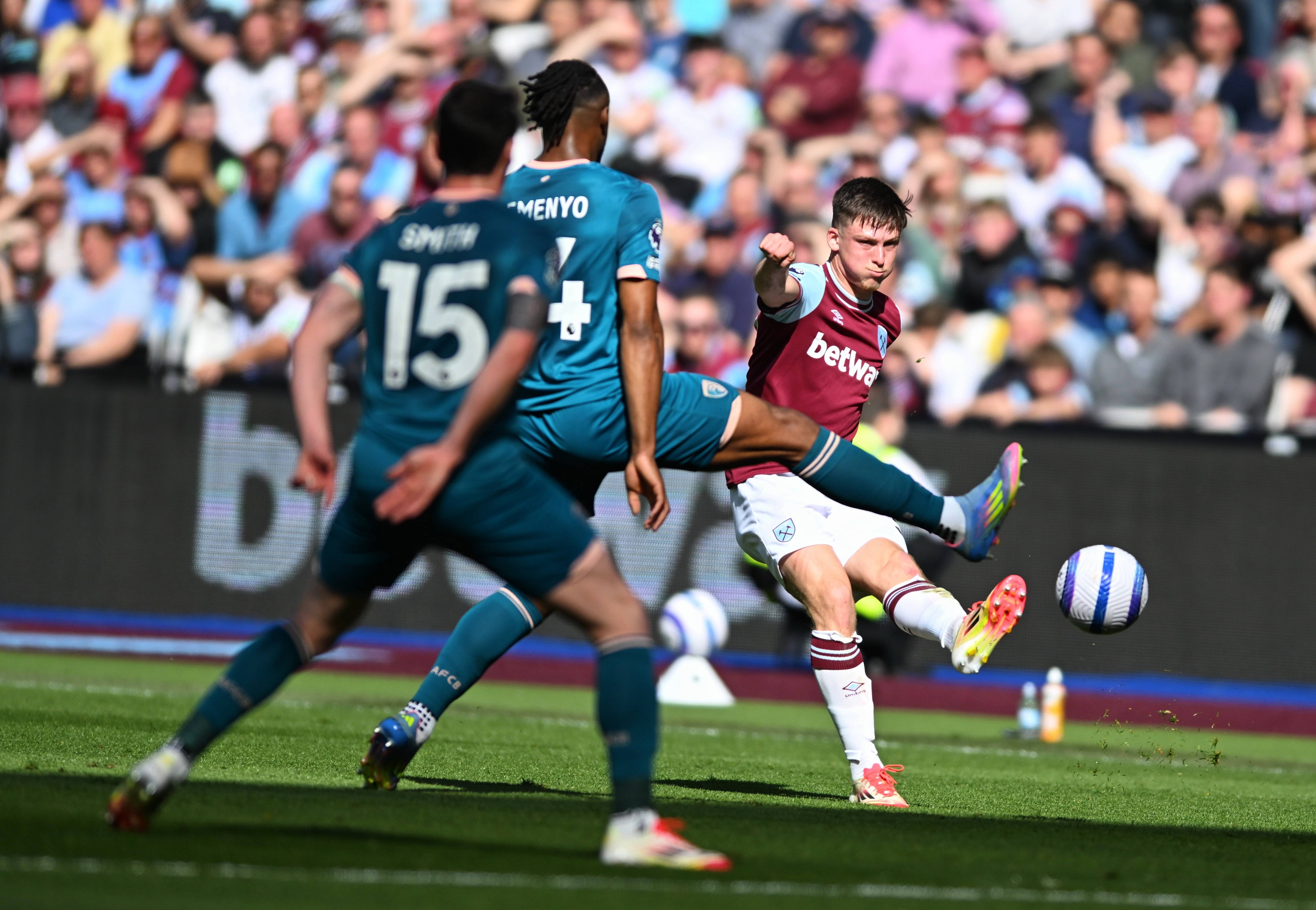 西汉姆联主场大胜伯恩茅斯，迅速崛起，追赶前八的简单介绍