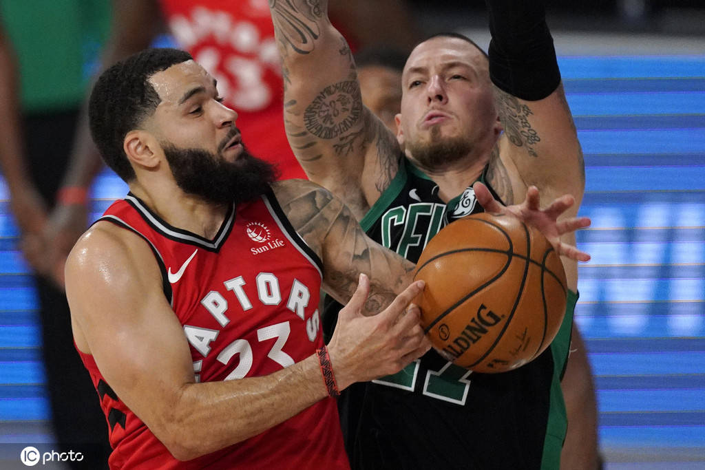 猛龙大胜凯尔特人：劳瑞神准三分球砍下分率队获胜的简单介绍