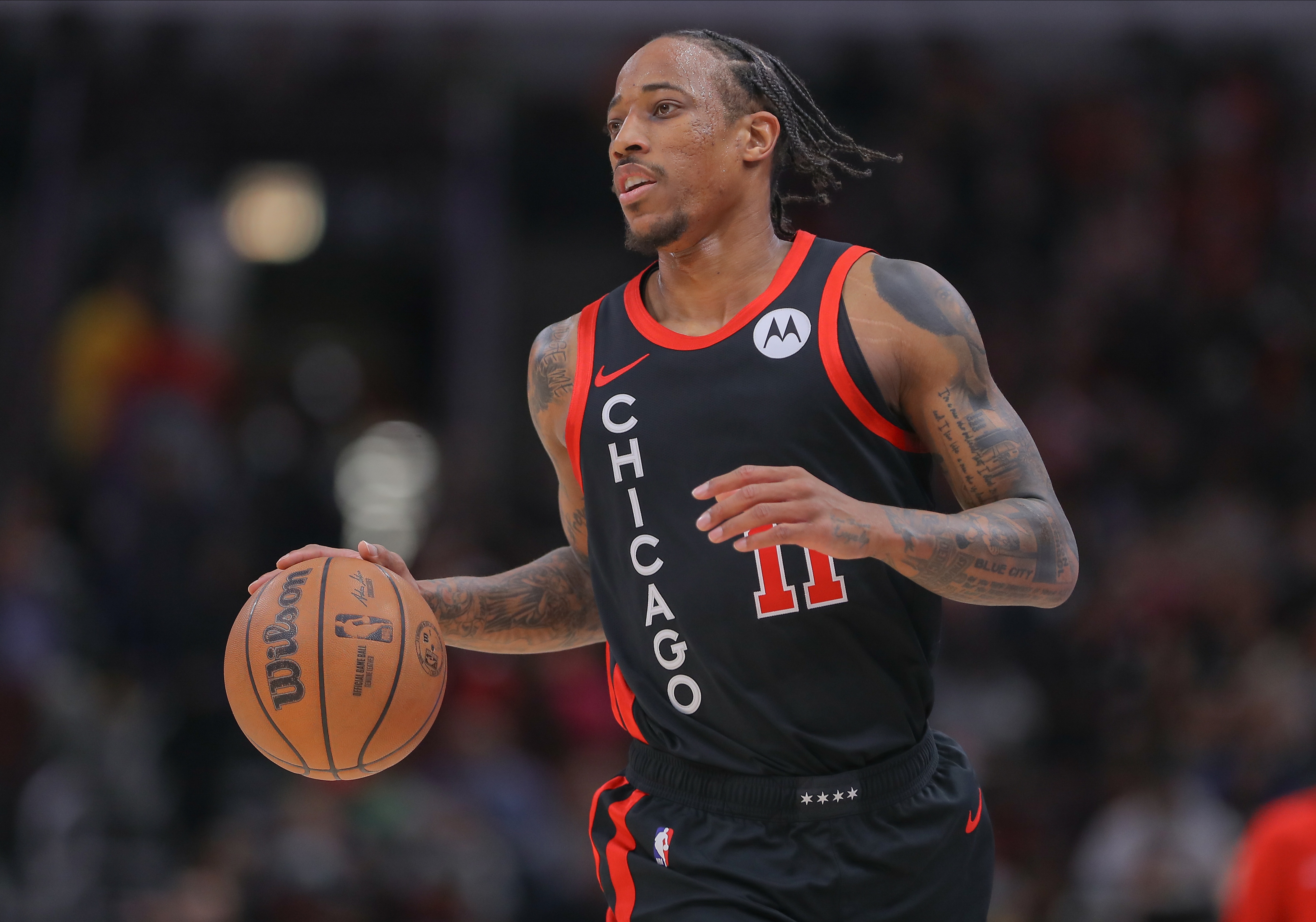 NBA精彩绝伦比赛彰显球员实力，球迷热议不断的简单介绍