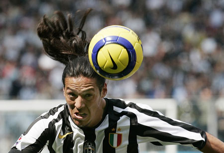 拼尽全力,尤文图斯努力冲刺的简单介绍 拼尽全力,尤文图斯努力冲刺的简单介绍